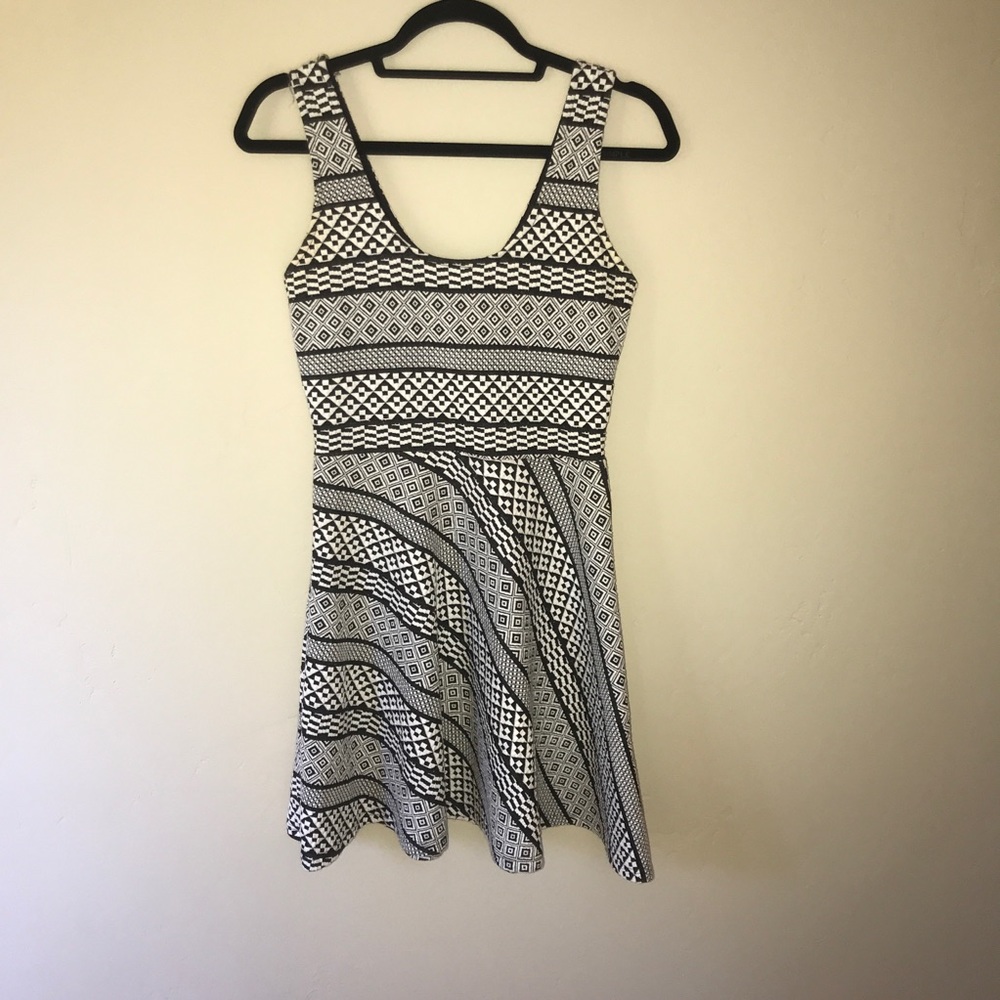 Black and White Patterned Dress Size M